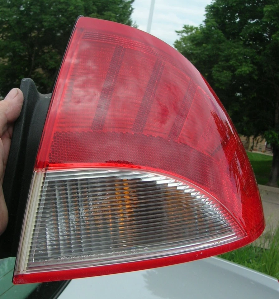 Lente de luz trasera derecha exterior pasajero Mercury Milan 2010 2011 OEM BONITO Foto 2 de 4