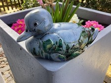 ENTE 🦆 liegend    KERAMIK -  GARTENDEKO  ROSENKUGEL BEETSTECKER GESCHENK TIER