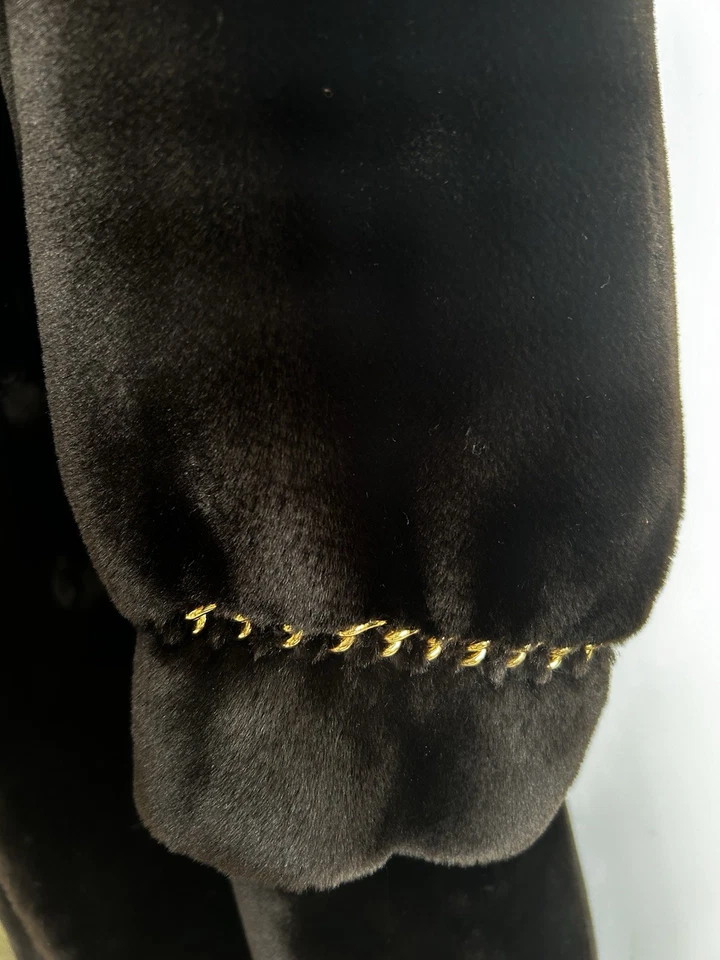 Fur coat from the St. John by Marie Gray collection made In France - Image 4 of 4