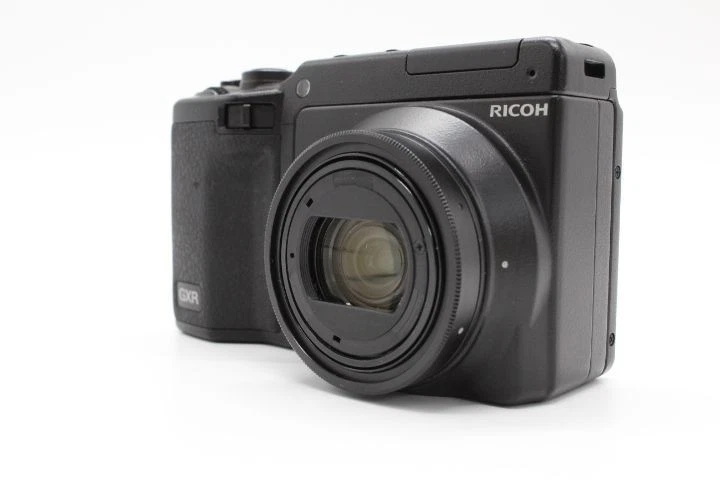 Ricoh Digital Camera GXR+P10KIT 28-300mm w/battery, strap, charger (57 shots!) - Image 2 of 4