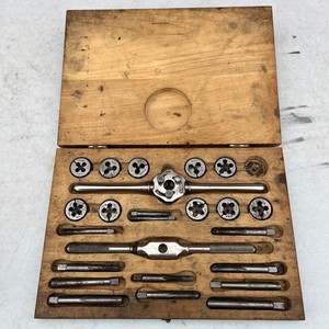 Vintage Bluepoint tap and die set In Original Box 25 pc