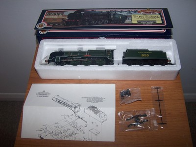 BACHMANN SPUR 00 31-404 LORD NELSON CLASS SR 855 ROBERT BLAKE LOKOMOTIVE