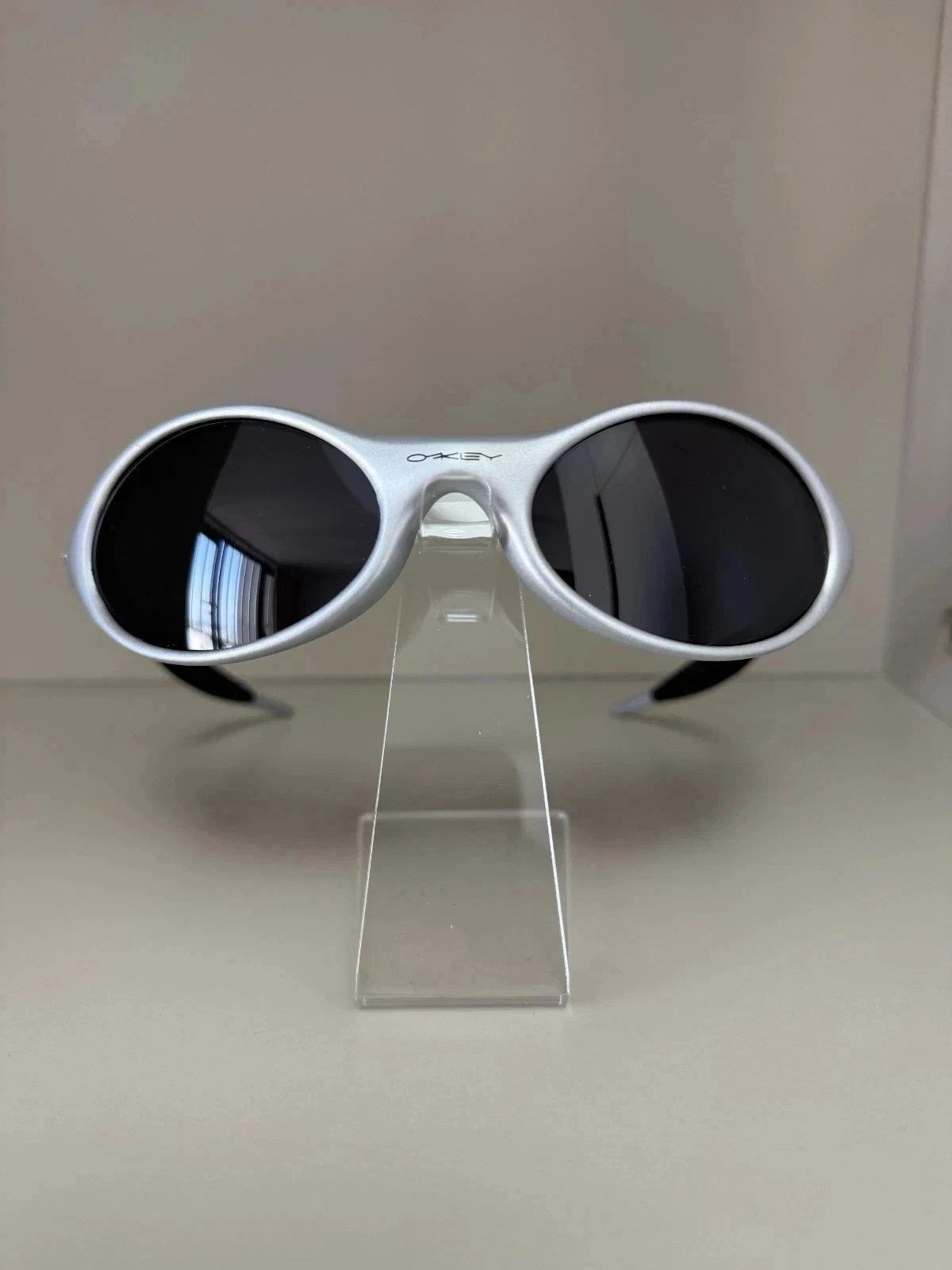 Oakley Eye Jacket Polarized Sunglasses Silver Frame Black Lenses Vintage Style