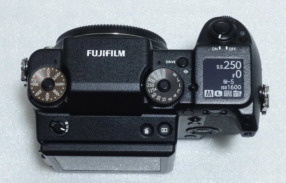 "Near Mint" You'll get 15% OFF 51.4MP Camera Fujifilm GFX 50S Black Body Only - Image 4 of 4