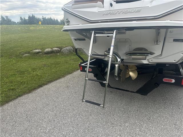 2025 Nautique G23  Victory Red