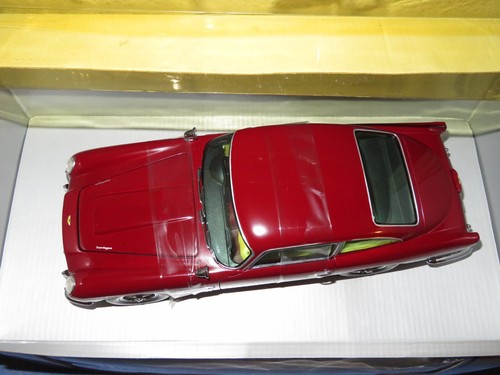 1963 ASTON MARTIN DB5 BURGUNDY SUN STAR 1:18 OPENING HOOD & DOORS - Picture 5 of 12