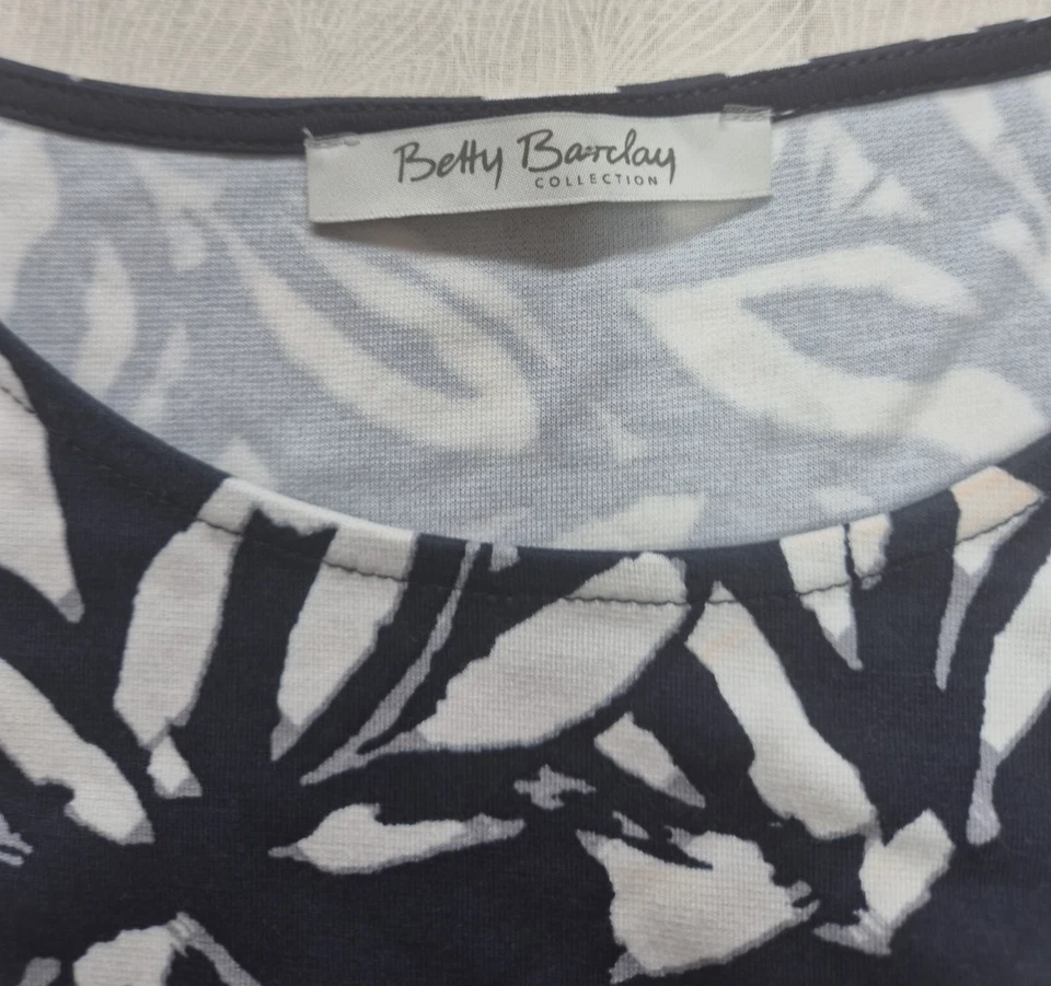 Betty Barclay Collection Graphic Flowers Dress Navy Short Sleeve Size: 30 - Image 2 of 4