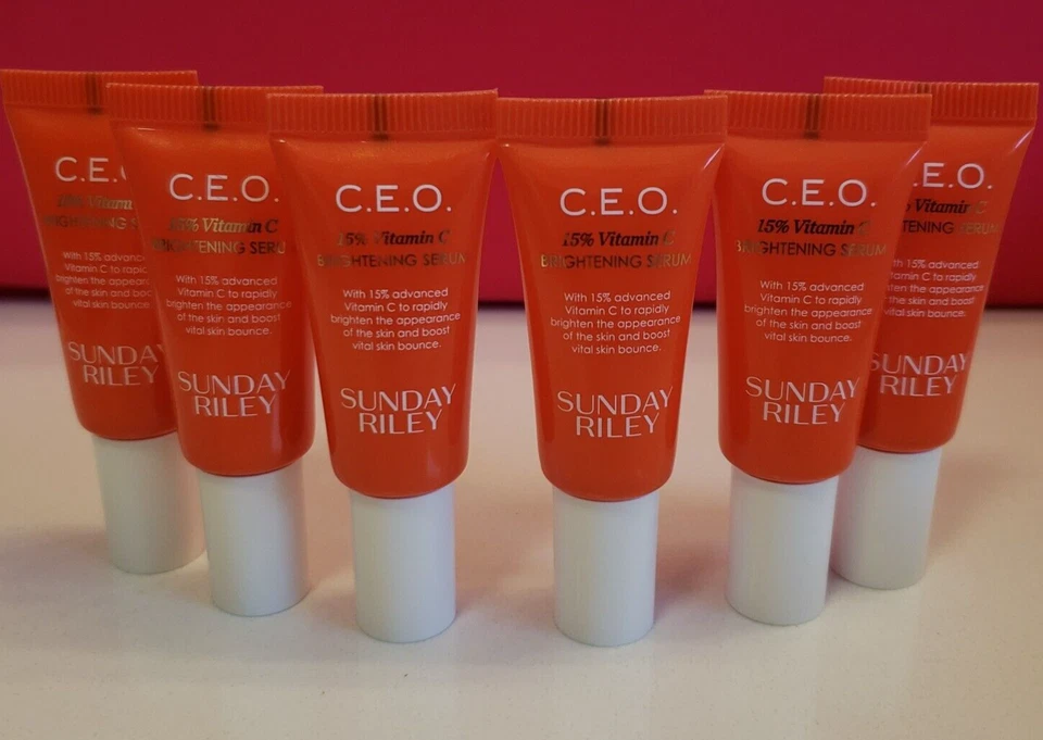 Suero iluminador Sunday Riley C.E.O 15 % vitamina C de 1,0 oz (6 X,17 oz = 1,02 oz) Foto 2 de 4
