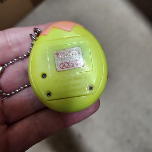 Tamagotchi Osutchi Mesutchi 1997 Bandai Yellow with Hearts  from Japan - Bild 3 von 11