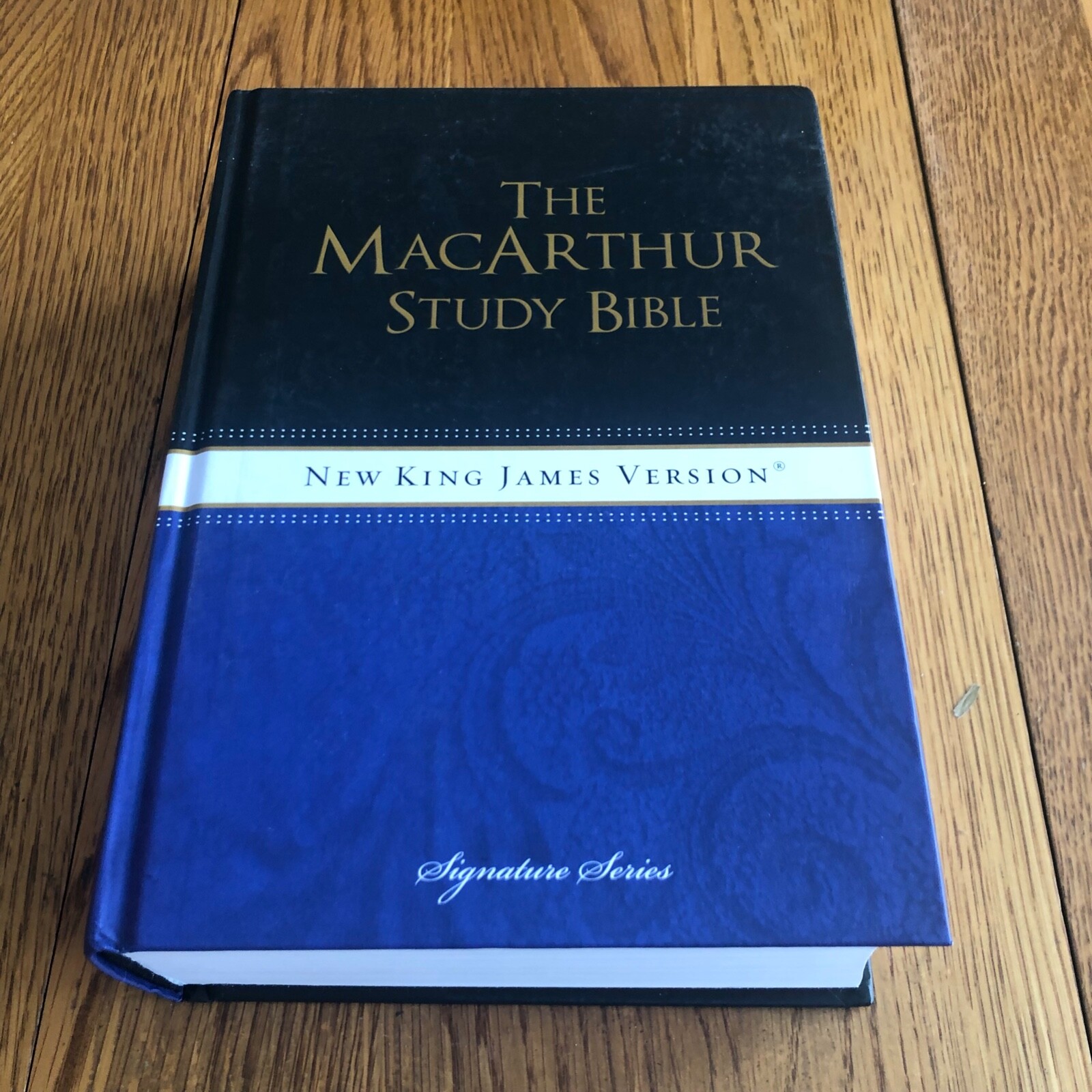 The MacArthur Study Bible NKJV Signature Series Hardcover 1997