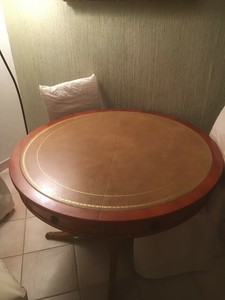 TABLE RONDE STYLE ANGLAIS EN IF DESSUS CUIR | eBay Table ronde de style anglais | Selency