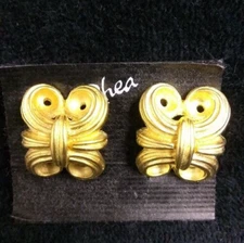 NEW RHEA GOLD TONE TWIST FASHION CLIP ON EARRINGS NIB