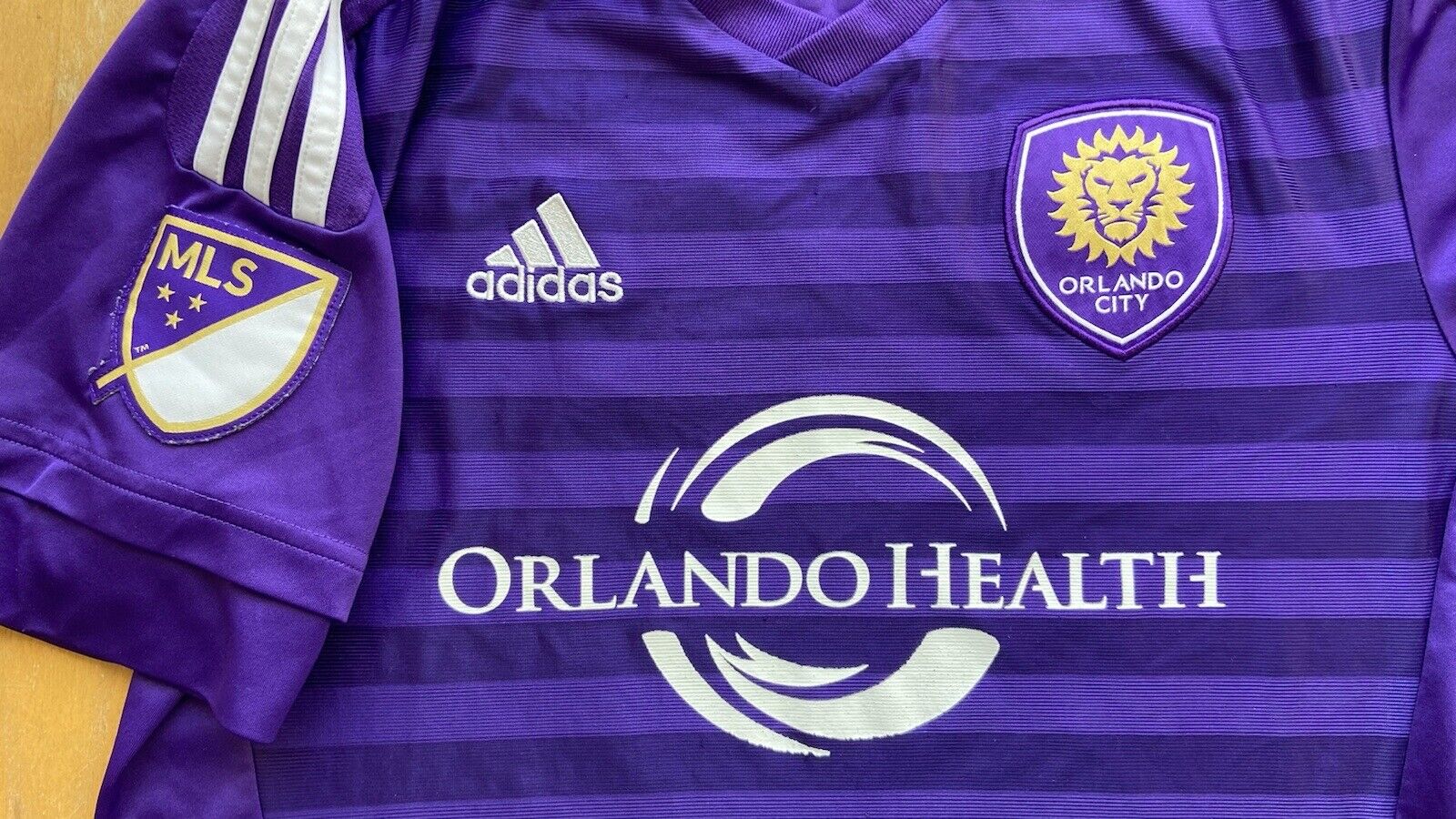 Orlando City divulga camisa para estreia na MLS em 2015 com Kaká