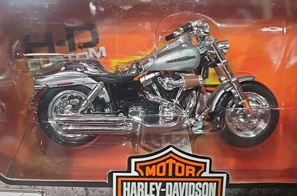 МОТОЦИКЛ MAISTO серия 36 HARLEY DAVIDSON МАСШТАБ 1:18 2009 FXDFSE CVO FAT BOB - Изображение 4 из 4