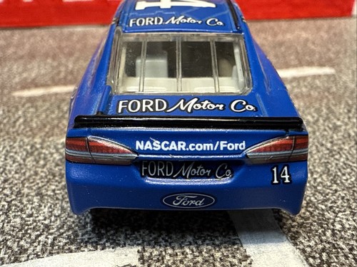 2018 Clint Bowyer #14 Carolina Ford Throwback 1/64 NASCAR Lionel Diecast Loose - Picture 9 of 11