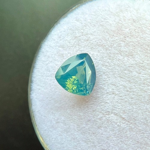 Unique GRA CERTIFIED Hazy Silky 1.25ct Sapphire Untreated Yellow Green Triangle - Picture 6 of 7
