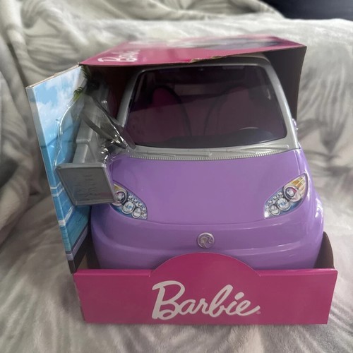 Barbie Accessori per Bambole, Auto Giocattolo Veicolo Elettrico con Stazione di Ricarica, Spina e - Foto 7 di 10