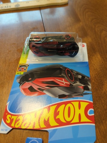 Hot Wheels Bugatti Bolide Black & Red - Picture 4 of 5