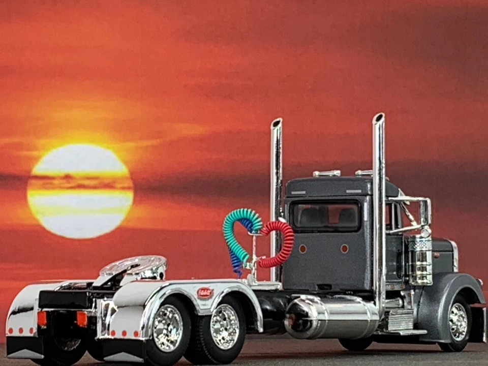 1/64 DCP GUN METAL GRAY PETERBILT 379 DAY CAB - Image 2 of 4
