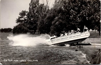 Entering Lake Delton Vintage Postcard TP1-5