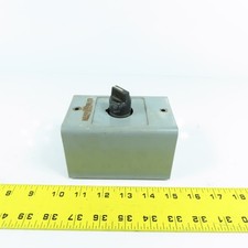 Allen Bradley 800H-JK2A Ser L 3-Position Selector Switch 600VAC Max W/ Enclosure