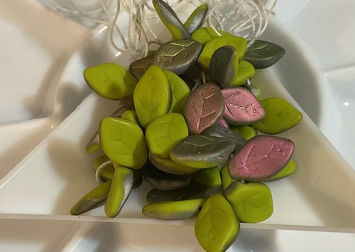 Czech Glass 12x7mm Vitrial Matte Peridot Wavy Leaves Pressed Beads. Top Drilled. - Picture 2 of 3