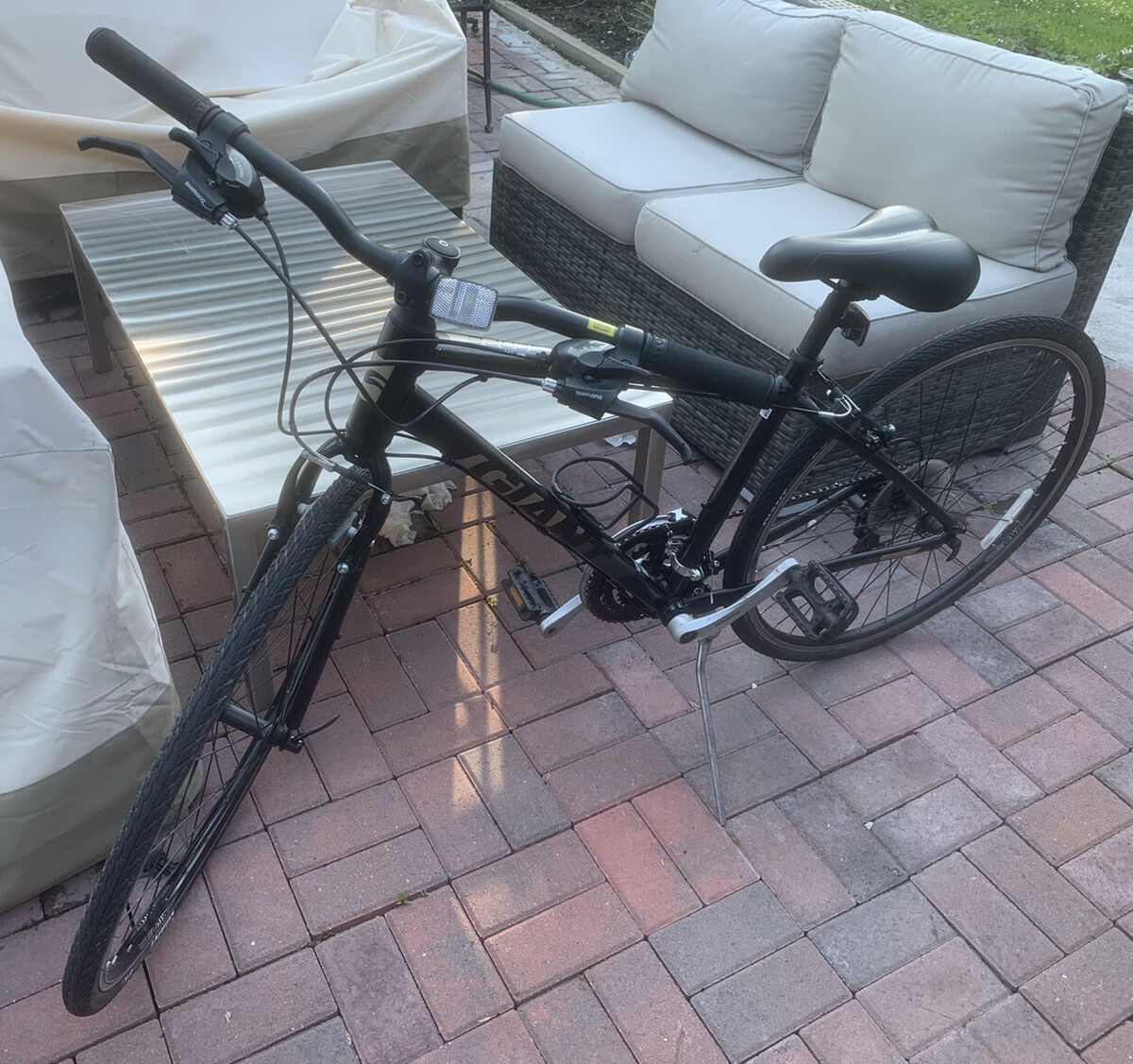 Giant Escape 3 City and Hybrid Bike 7 Speed Frame 21” Wheel Giant Escape 3 City and Hybrid Bike 7 Speed Frame 21” Wheel