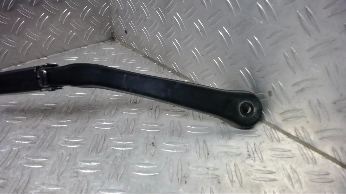 BMW E90 / E91/ Scheibenwischerarm Links 61617171639 | eBay