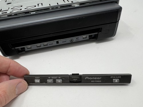 *FOR PARTS OR REPAIR* Pioneer AVX-P7000CD 7” LCD Screen CD Player *BUSTED SCREEN - Picture 4 of 9