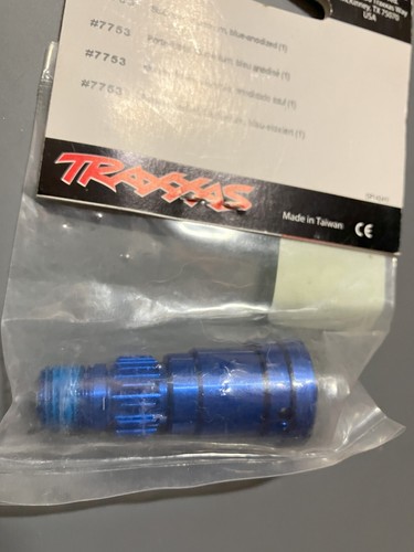 Traxxas X-Maxx 7753 Stub Axle & 7732 C-Hub - Picture 4 of 13