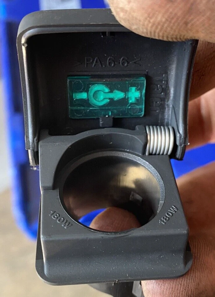 LAND RANGE ROVER 12V SOCKET CAP LR128006 GENUINE L663 L550 L462 L560 L551 L460 - Image 2 of 2