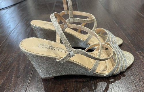 American Glamour Badgley Mischka "Yori" silber/gold glitzernde Damen-Sandale Größe 7 - Bild 2 von 8