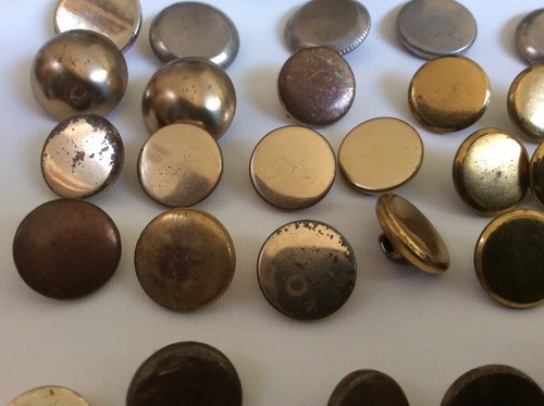Lote de 37 botones antiguos y vintage tono dorado mezcla de metal tamaño de color - Imagen 3 de 5