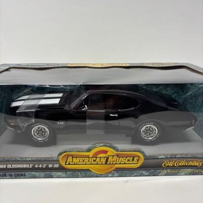 1969 Oldsmobile 4-4-2 W-30 Black 1:18 ERTL American Muscle Diecast Sealed