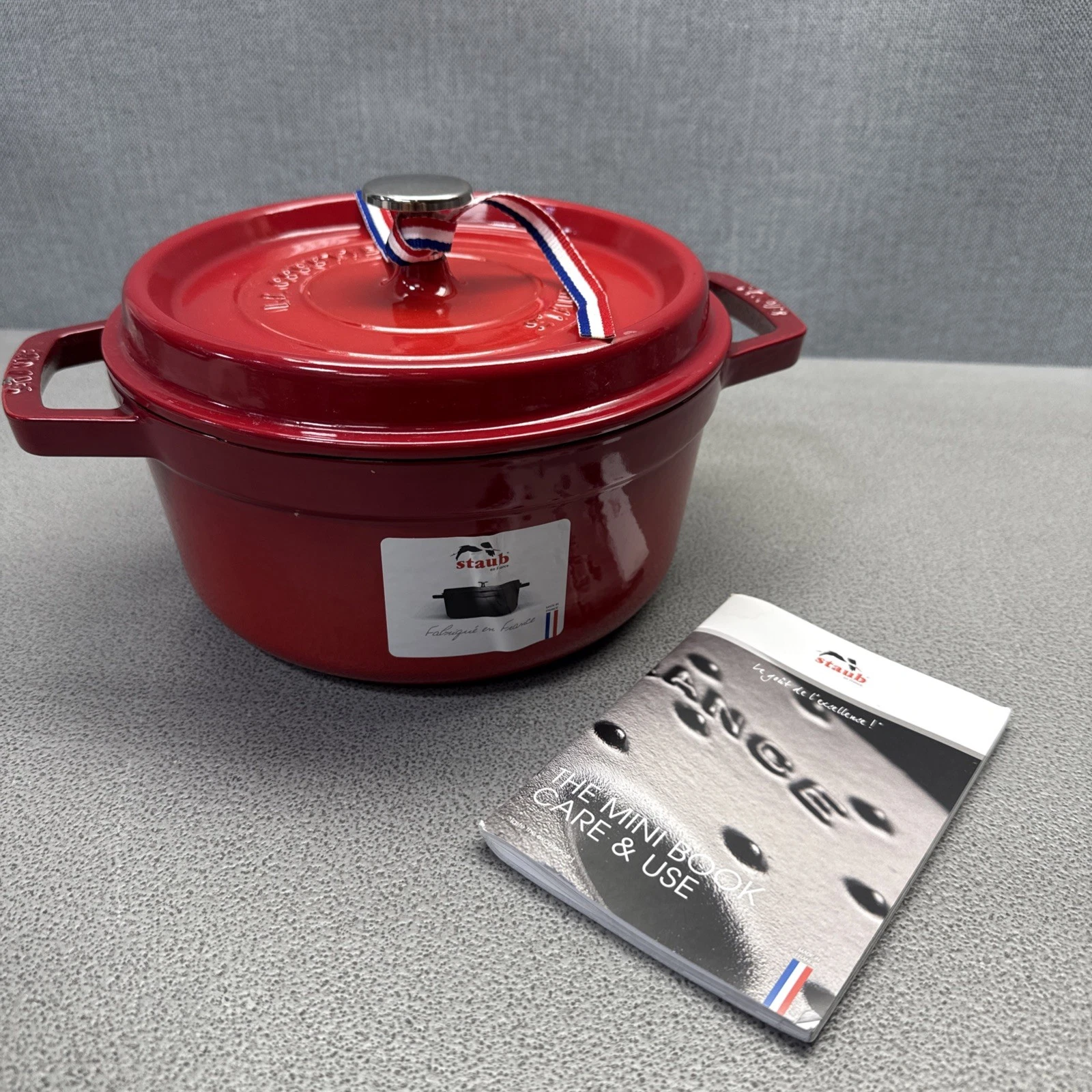 STAUB ROUND COCOTTE DUTCH OVEN 2.75qt CHERRY 1102206
