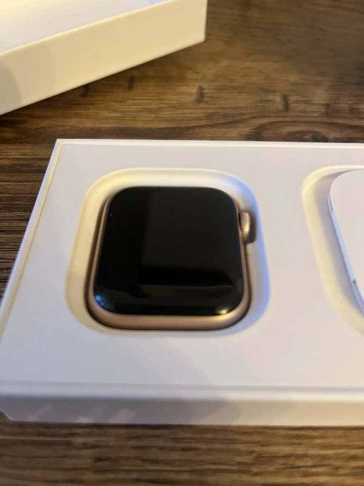 Apple Watch SE 40mm Cellular Oro Alluminio – Uniproprietario – Batteria  80%, foto 1 di 5