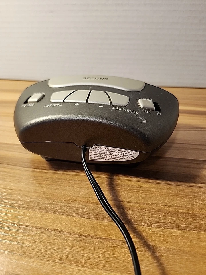 Reloj despertador digital eléctrico Acu-Rite retro de colección con batería de respaldo modelo 13027 Foto 4 de 4