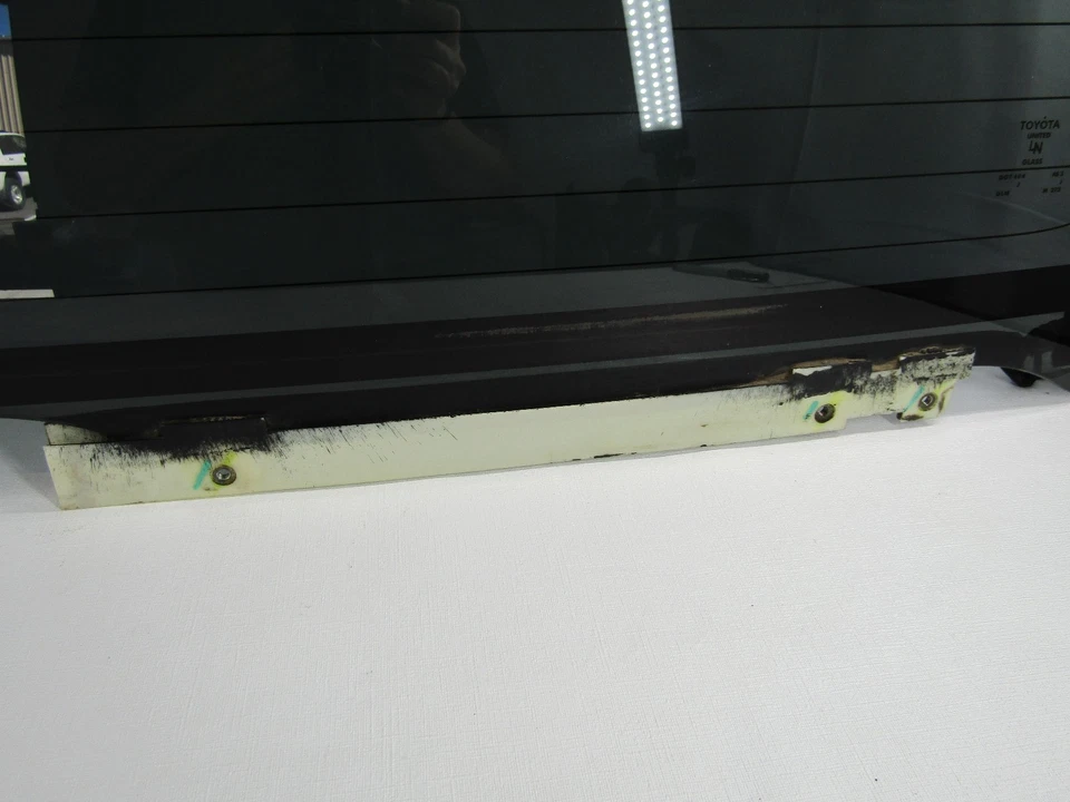 Стекло заднего подъемного борта 2000-2007 Toyota Sequoia - Изображение 4 из 4