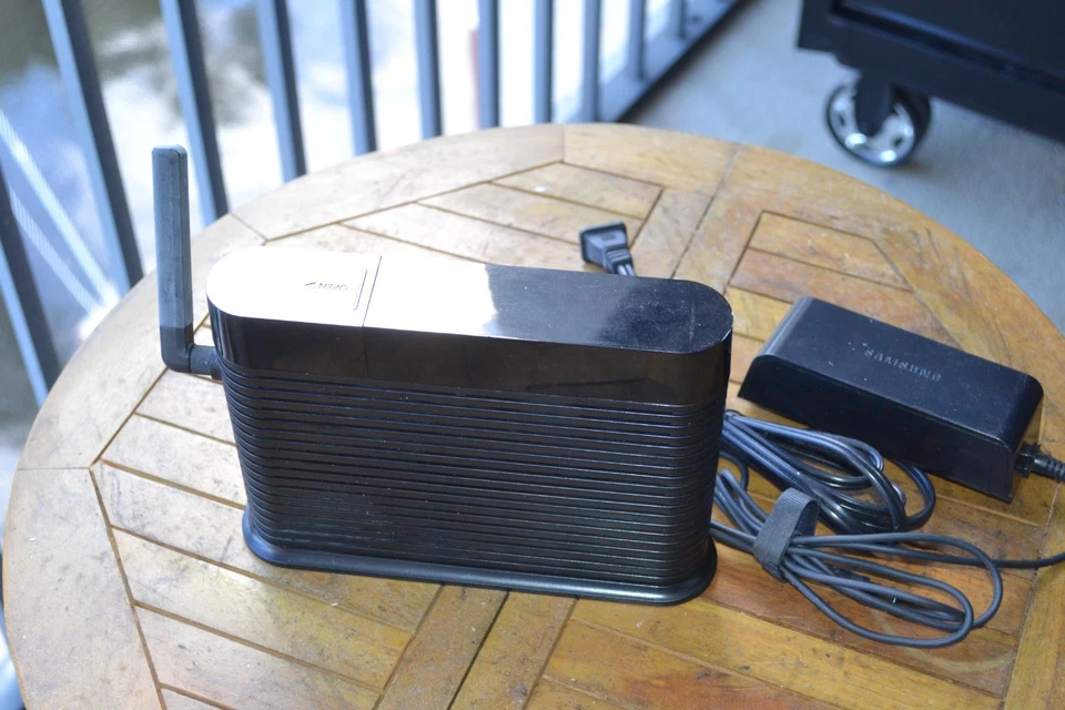 Samsung SCS2U01  Network Extender for Verizon Wireless - Black w/ power supply - Image 2 of 4