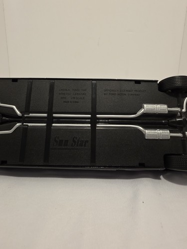 SunStar 1/18 1999 lincoln town car stretch limousine See Pictures For Condition - Picture 9 of 9