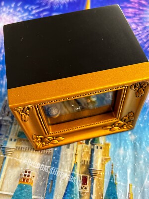 GALLERY OF LIGHT ピノキオ Disney Parks Gallery Of Light Geppetto Paints Pinocchio Figaro By