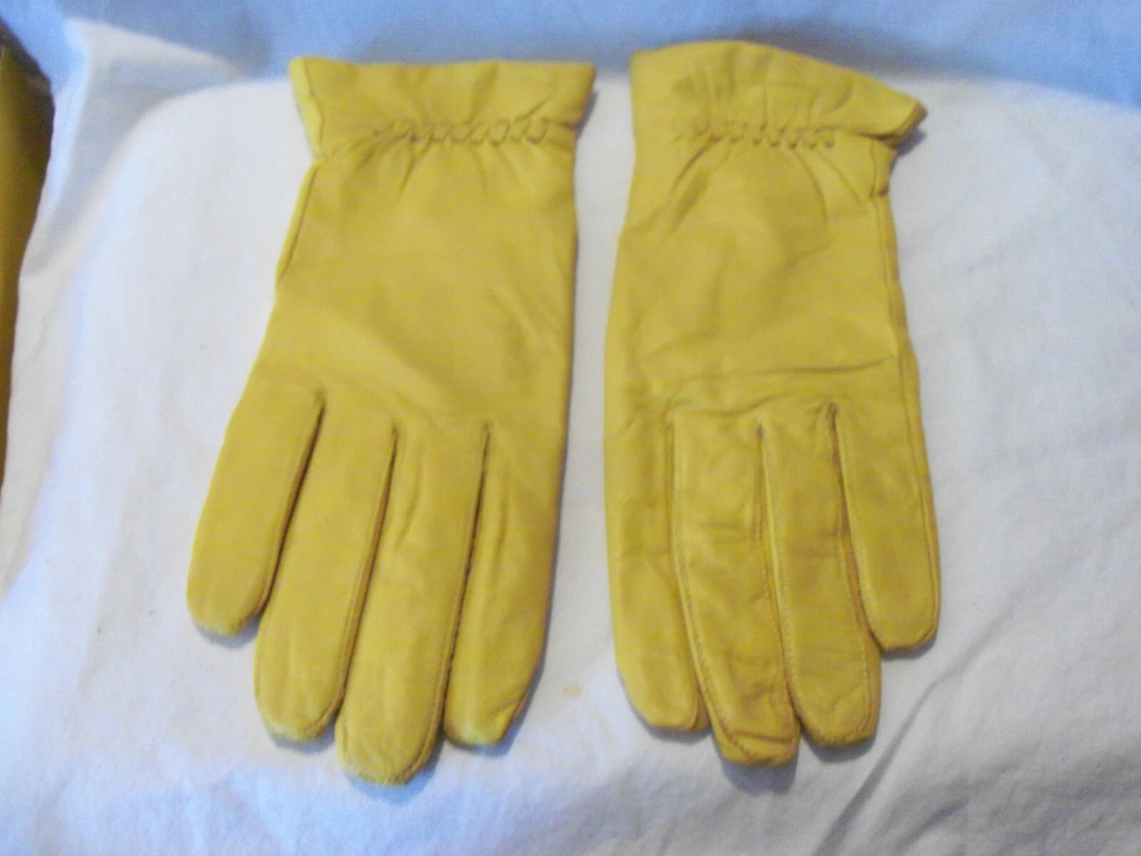 Wilsons Yellow Leather Lined Driving Gloves Womens Size Large