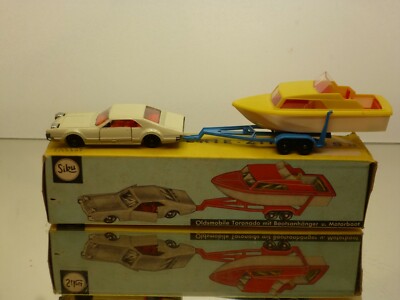 SIKU V297 OLDSMOBILE TORONADO +TRAILER + BOAT - L20.0cm RARE