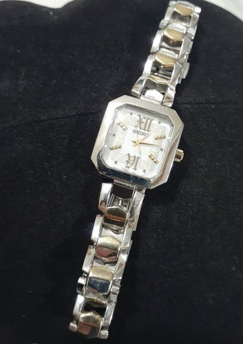 Seiko Ladies Quartz V117-0AE0 Working Wristwatch Japan