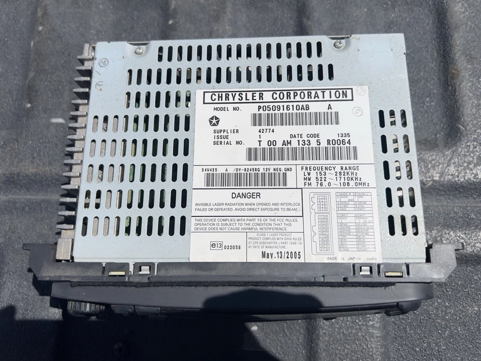 Chrysler Jeep Cherokee Voyager Radio Audio System P05091610AB - Bild 4 von 4