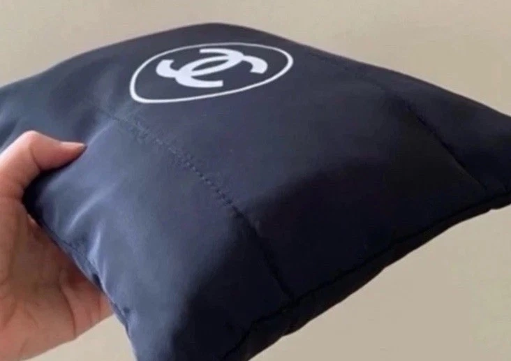 Beauty Pouch VIP New Black Chanel Cosmetic Makeup Case Organizer - Image 2 of 4