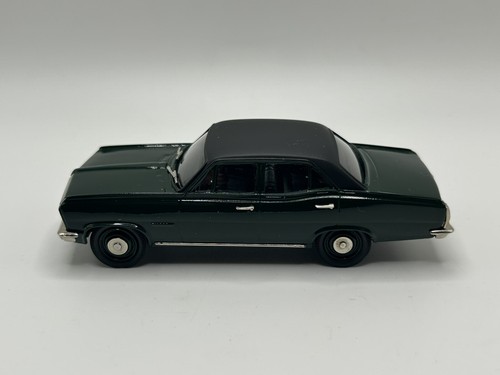 Landsowne LDM38 Vauxhall PC Viscount Laurel Green/Black 1971 LDM 38 1/43 Scale - Picture 11 of 13