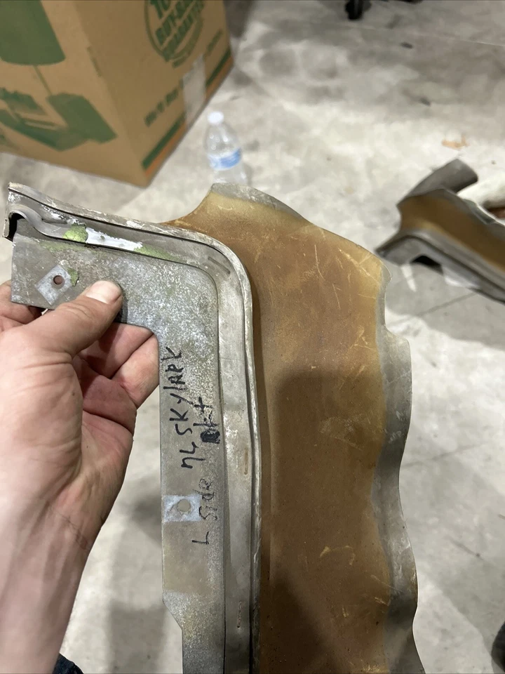 Buick Skylark 1975-1979 relleno de parachoques delantero derecho Foto 4 de 4