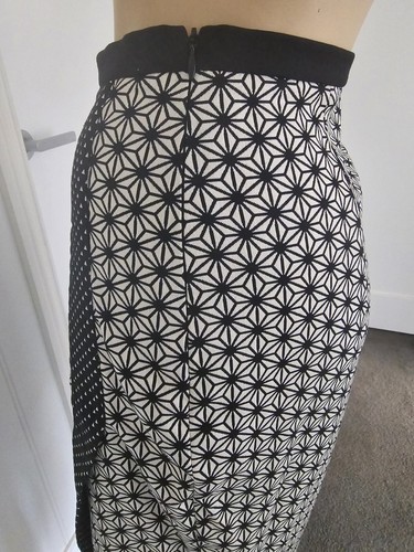 VERONIKA MAINE contrast geometric print faux wrap pencil skirt Size 12 NEW - Picture 6 of 8