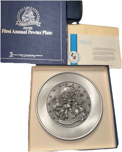 Disney Vintage erster jährlicher Zinnteller Amerika auf Parade 1776-1976 in Box #197